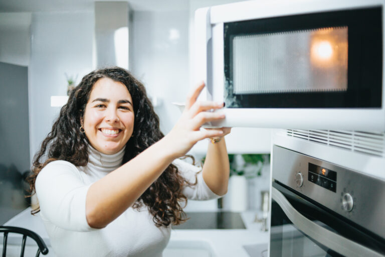 How to Clean Microwave: Efficient Tips for a Spotless Appliance